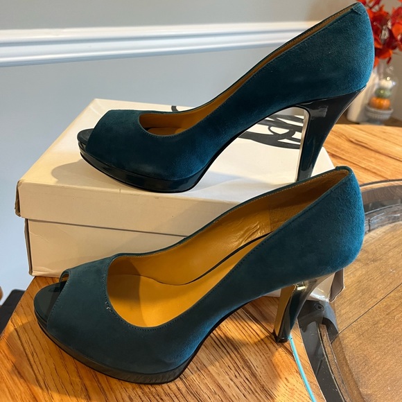 Nine West Green Suede dress Heels MINT Condition!!!- Size 8 - Picture 11 of 14